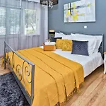Apartman Tino With Two Sunny Terace