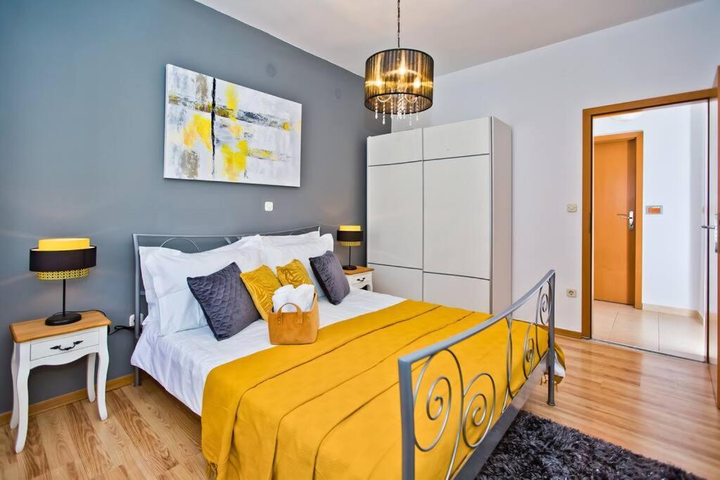 Tino With Two Sunny Terace Apartment Hvar Town