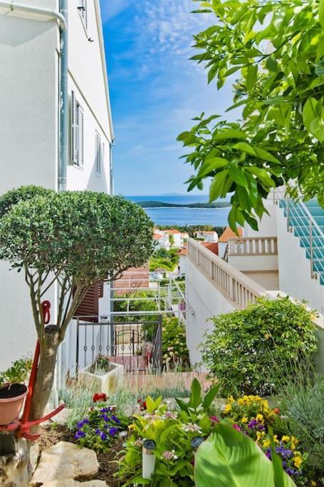 Apartment Tino With Two Sunny Terace Hvar Town